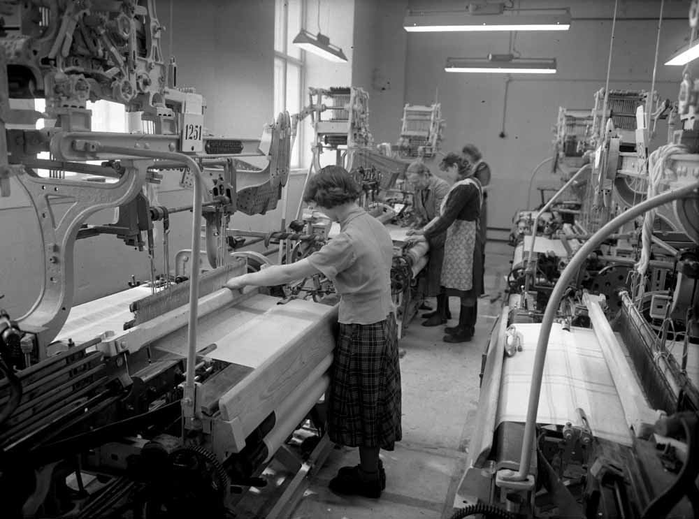 Ett syfte med muzak var att få slut på småpratet mellan arbetarna. Bild: Veikko Kanninen, Vapriikkis fotoarkiv.