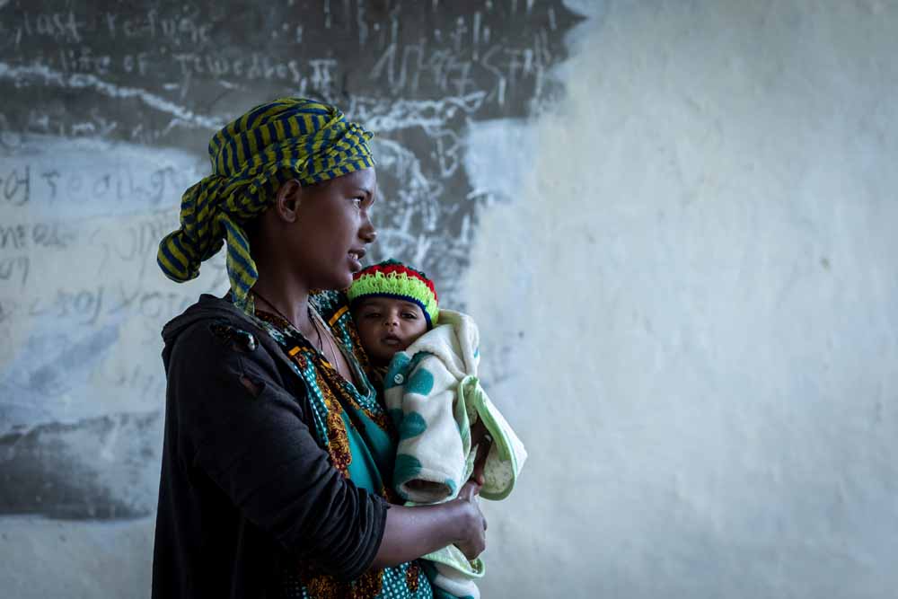 Lemlen Getaneh och hennes barn, flyktingar från striderna i Etiopien. Bild: UNICEF Ethiopia 2021 | Mulugeta Ayene