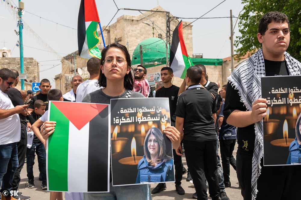 Protest mot mordet på Shireen Abu Akleh.