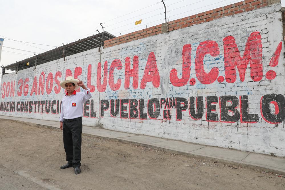 Pedro Castillo från partiet Peru Libre (Fritt Peru) vann 2021 års jämna presidentval mot den korruptionsanklagade högerkandidaten Keiko Fujimori, dotter till den tidigare diktatorn Alberto Fujimori. Castillo blev bortkuppad i december 2022. Foto: Pressbild Peru Libre.