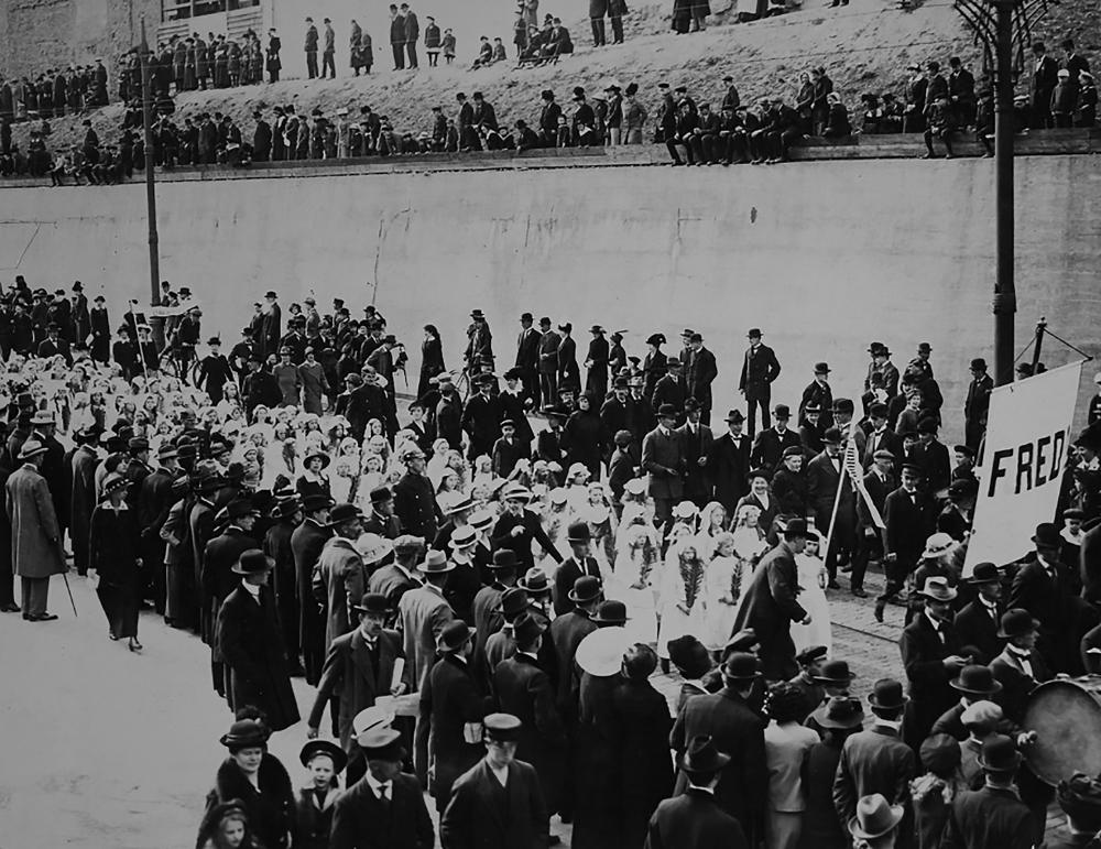 Fredsdemonstration på 1 maj i Stockholm 1905. Foto: Stockholmskällan