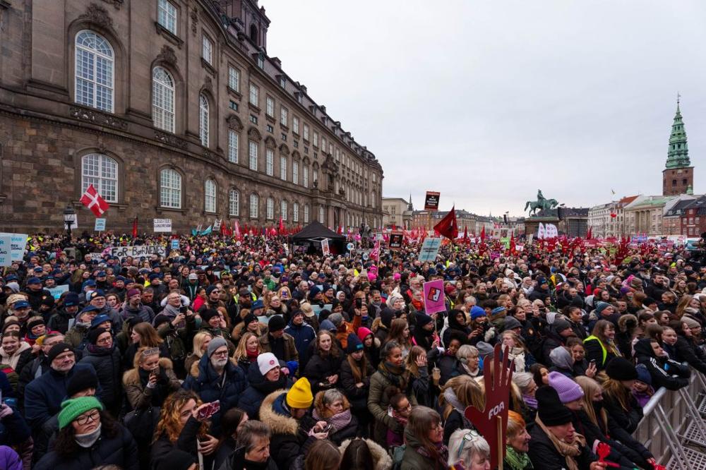 50 000 demonstrerade mot den danska regeringens beslut at avskaffa helgdagen Store bededag förra året. Skatteintäckterna från den extra arbetsdagen skulle gå direkt till upprustning. Foto: Søren D. Andersen/Arbejderen